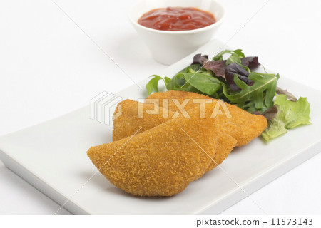 Rissole - Chicken and cheese rissole with salad & chili sauce Rissole - Chicken and cheese rissole with salad & chili sauce 11573143