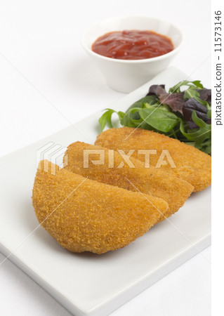 Rissole - Chicken and cheese rissole with salad & chili sauce  11573146
