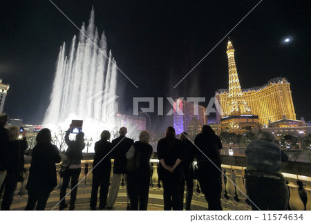 Paris and fountain show 11574634