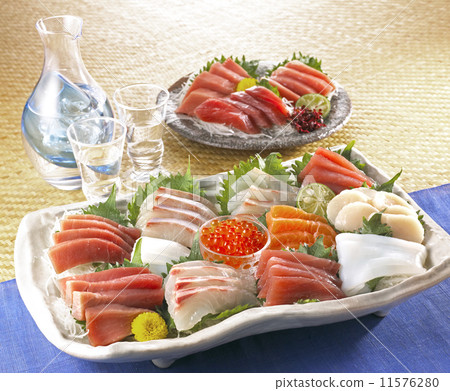 Assorted sashimi and liquor 11576280