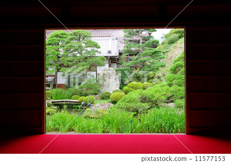 Frame garden Kuen temple 11577153