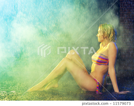 Girl Under Rain 11579073