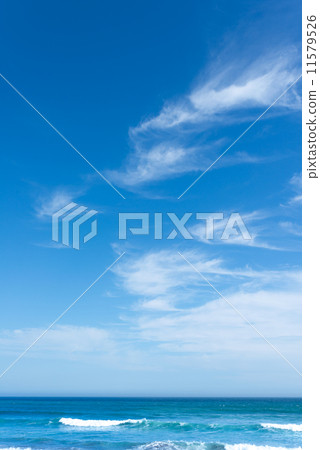 藍天與平靜的海平線 藍天與平靜的海平線 11579526