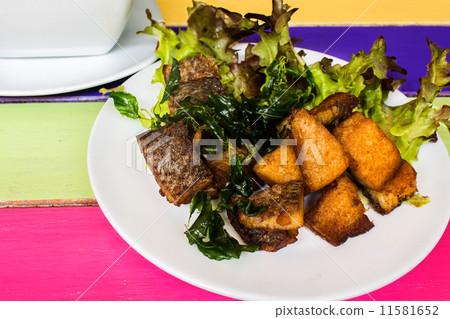 fried fish fried fish 11581652