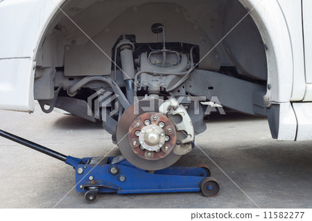 brake disk and detail of the wheel hub 11582277