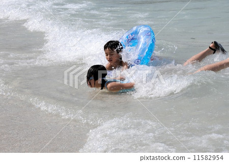 Waves and brothers 11582954