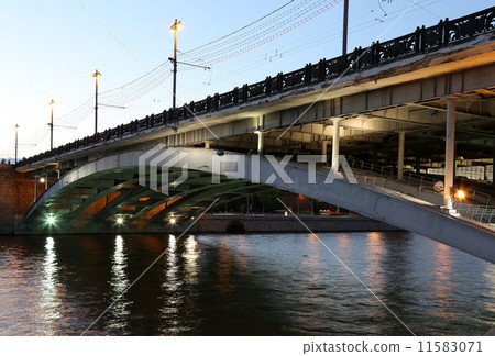 Bolshoy Kamenny Bridge (Greater Stone Bridge) Bolshoy Kamenny Bridge (Greater Stone Bridge) 11583071