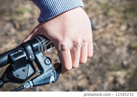 biker hand pushing brake lever 11583232