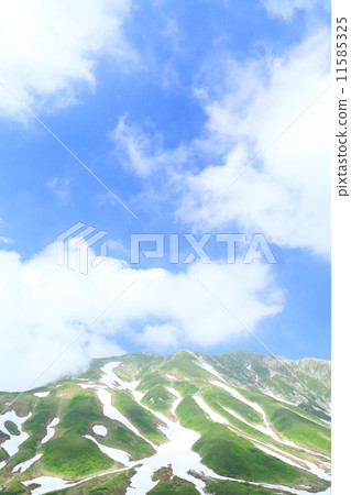 Mountains of the North Alps and the blue sky 11585325