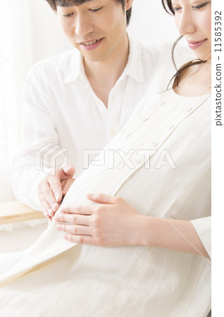 Pregnant woman Maternity life 11585392