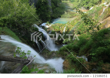 Plitvice Lakes National Park 11586051