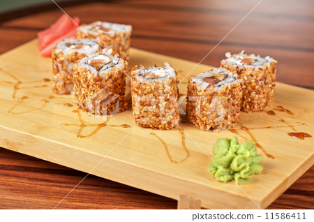 sesame sushi rolls 11586411