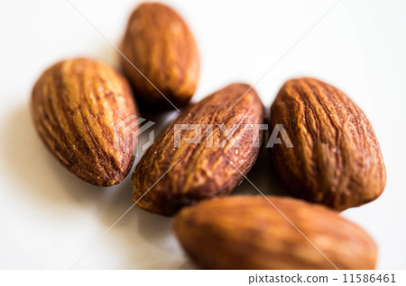 Almond 1 11586461