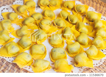 Italian cuisine handmade ravioli tortellini 11586670