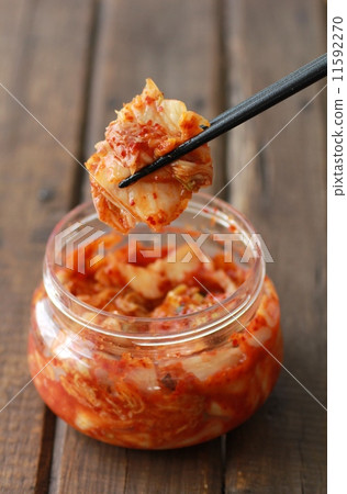 塑膠容器中的捲心菜泡菜 11592270
