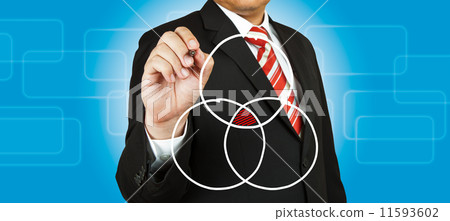 Businessman drawing intersected circle diagram and shadow the in 11593602