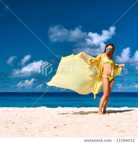 Woman with sarong at beach 11594012