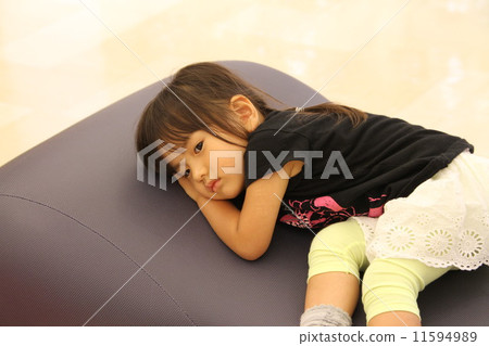 A little resting toddler 11594989