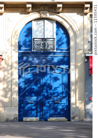 [PARIS] Paris · Generic apartment (apartment) entrance door 11595431