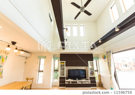 Living room with colonnade 11596759