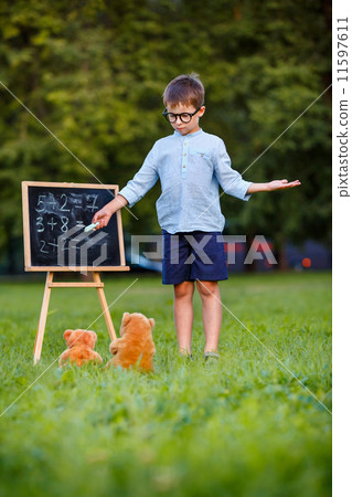 Little teacher - lesson 11597611
