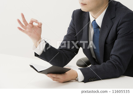 一個男人用筆記本 11605535