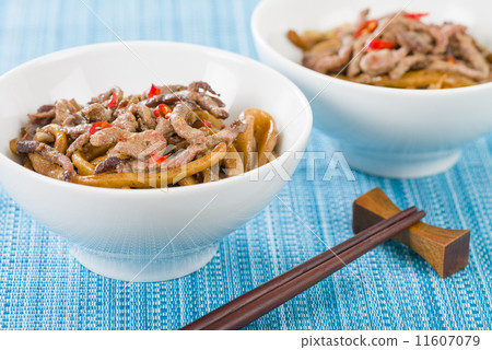 Chinese spicy beef and black bean sauce with thick noodles  11607079