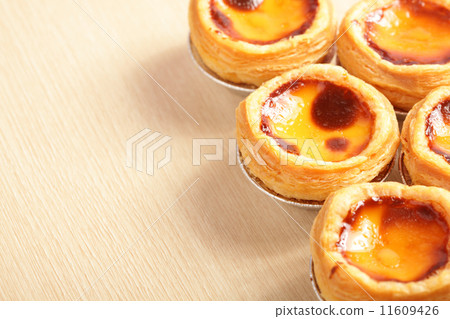 delicious portuguese egg tart 11609426