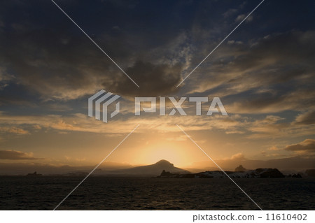 Midnight Sun - Antarctica 11610402