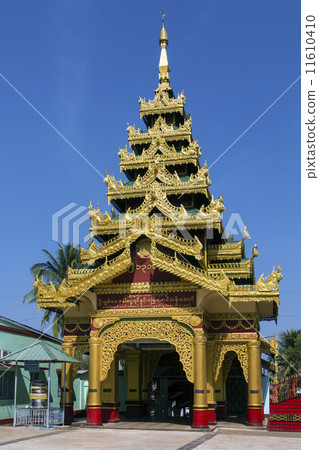 Shwemawdaw Paya - Bago - Myanmar (Burma) 11610410