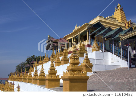 U Min Thonze Cave - Sagaing - Myanmar 11610482