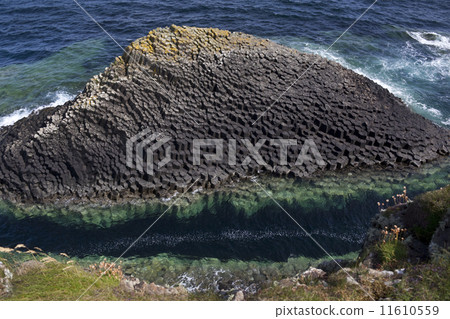 Basalt rock formation - Staffa - Scotland Basalt rock formation - Staffa - Scotland 11610559