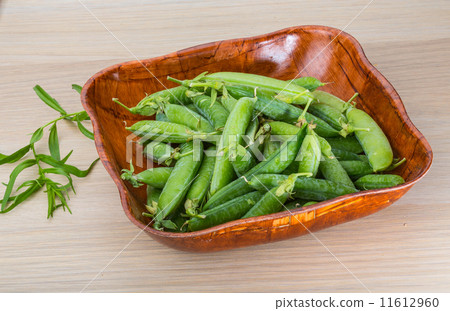 Green fresh peas 11612960