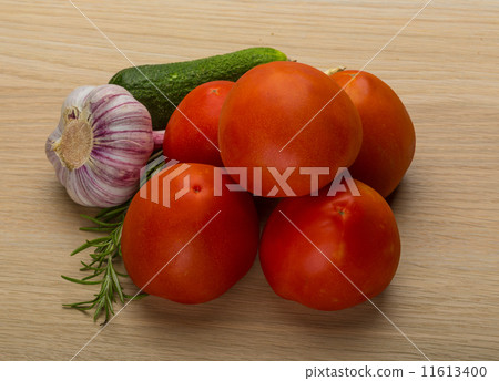 Bright ripe tomato Bright ripe tomato 11613400