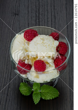 Ice cream with raspberry Ice cream with raspberry 11614791