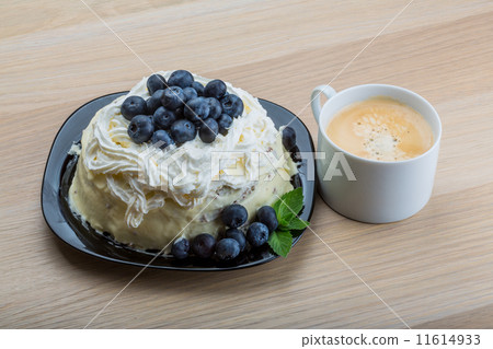Coffee with blueberry cake 11614933