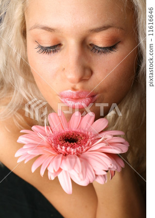 flowered girl flowered girl 11616646