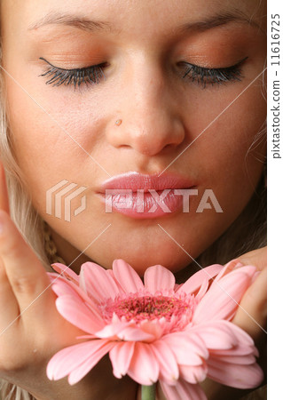 flowered girl flowered girl 11616725
