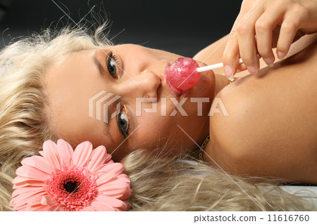 flowered girl flowered girl 11616760