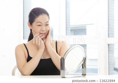 Female beauty image 11622894