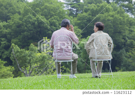 A couple sitting in a chair 11623112