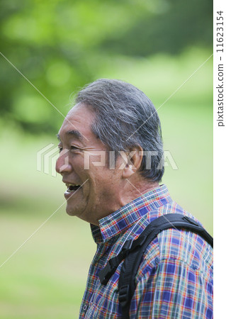 Senior men who carried backpack 11623154