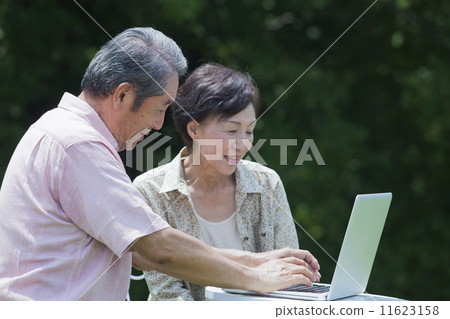 Senior to play computer Senior to play computer 11623158