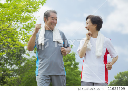 Senior to exercise 11623309