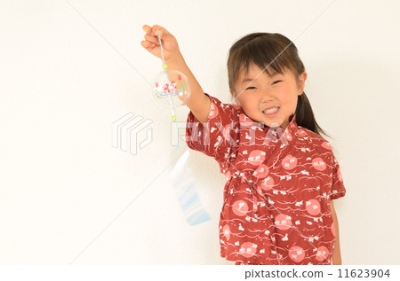Yukata girl with wind chimes 11623904