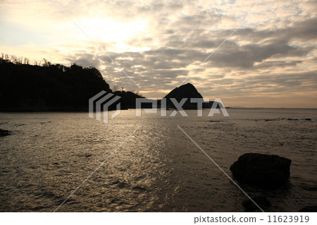Morning glow of Izu Peninsula 11623919