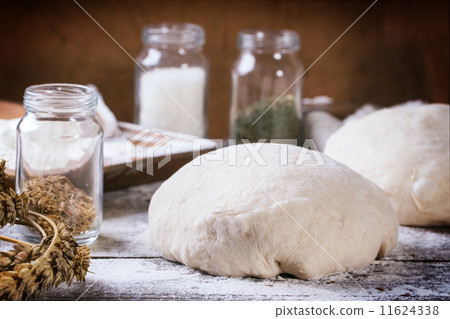 Baking bread 11624338