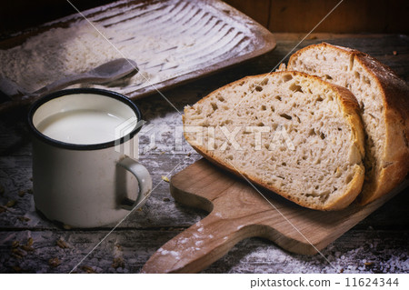 Fresh bread 11624344