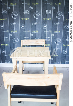 Wooden table and chairs in the cafe Wooden table and chairs in the cafe 11624506