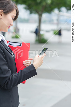 A young female Insurance Agent is making call on her mobile phone 11625787